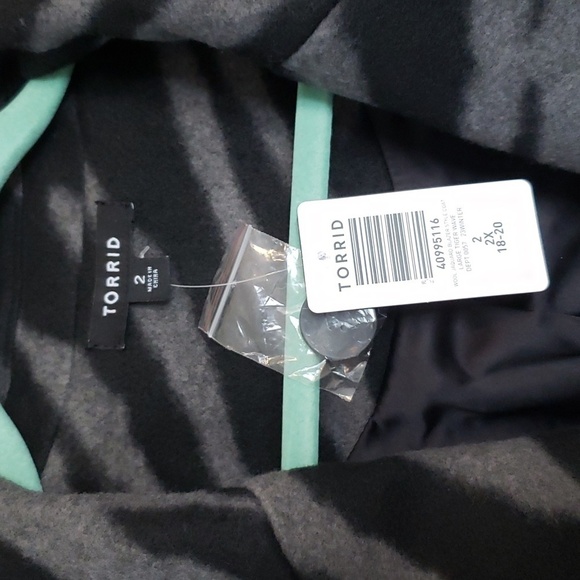 Torrid Jacquard Blazer Style Coat Black & Gray Tiger Stripes Print - 2X - Picture 5 of 8